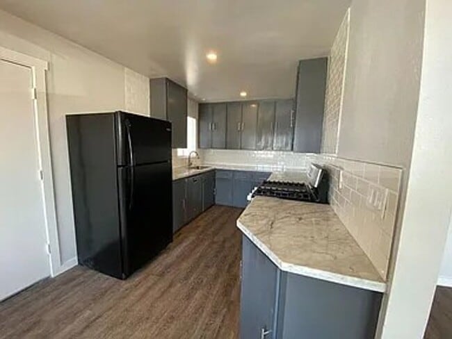 Building Photo - Sunny Seaside 3 Bedroom House -  December Move In Special $500 Off First Months Rent!