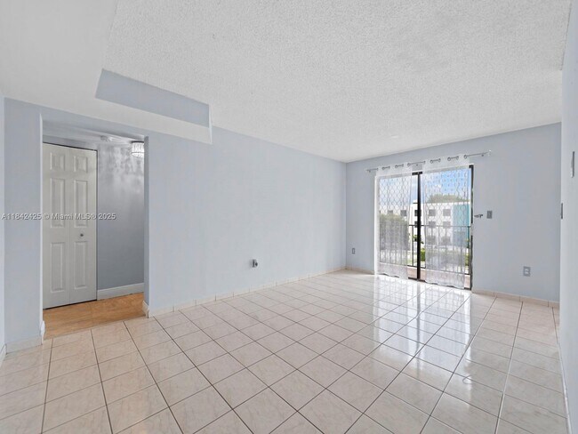 Building Photo - 1820 W 53rd St