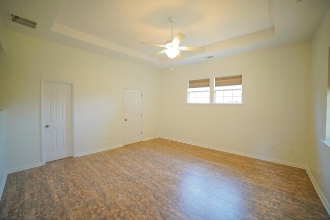 Building Photo - 5569 Hampton Hill Cir