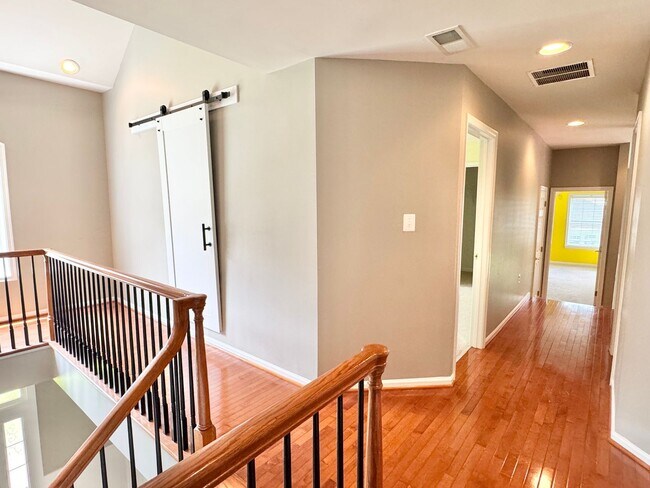 Building Photo - GORGEOUS FORMER MODEL HOME - MINUTES TO QUANTICO