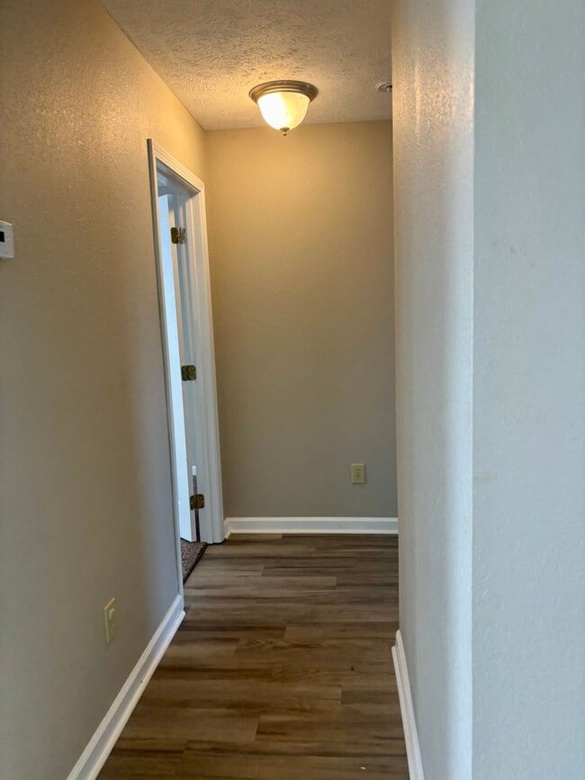 Building Photo - Summers best kept secret !