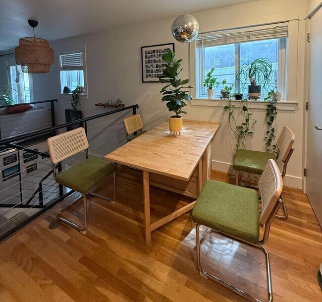 Building Photo - 2bed/1.5 bath Stylish Condo in LoHi