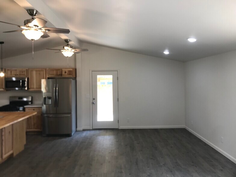 Primary Photo - 3512 N Kingsley Dr