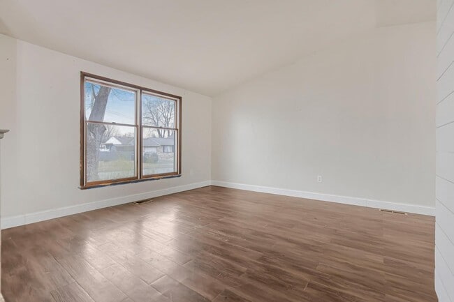 Building Photo - 2543 Stonington Ave