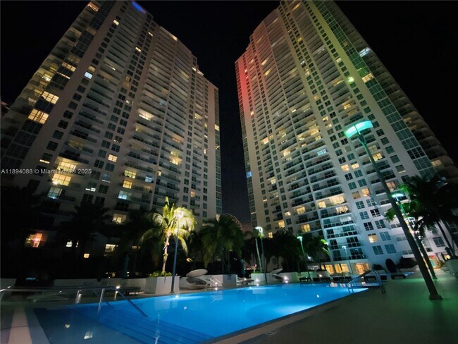 Building Photo - 950 Brickell Bay Dr