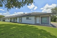Building Photo - 1120 Valley View Dr