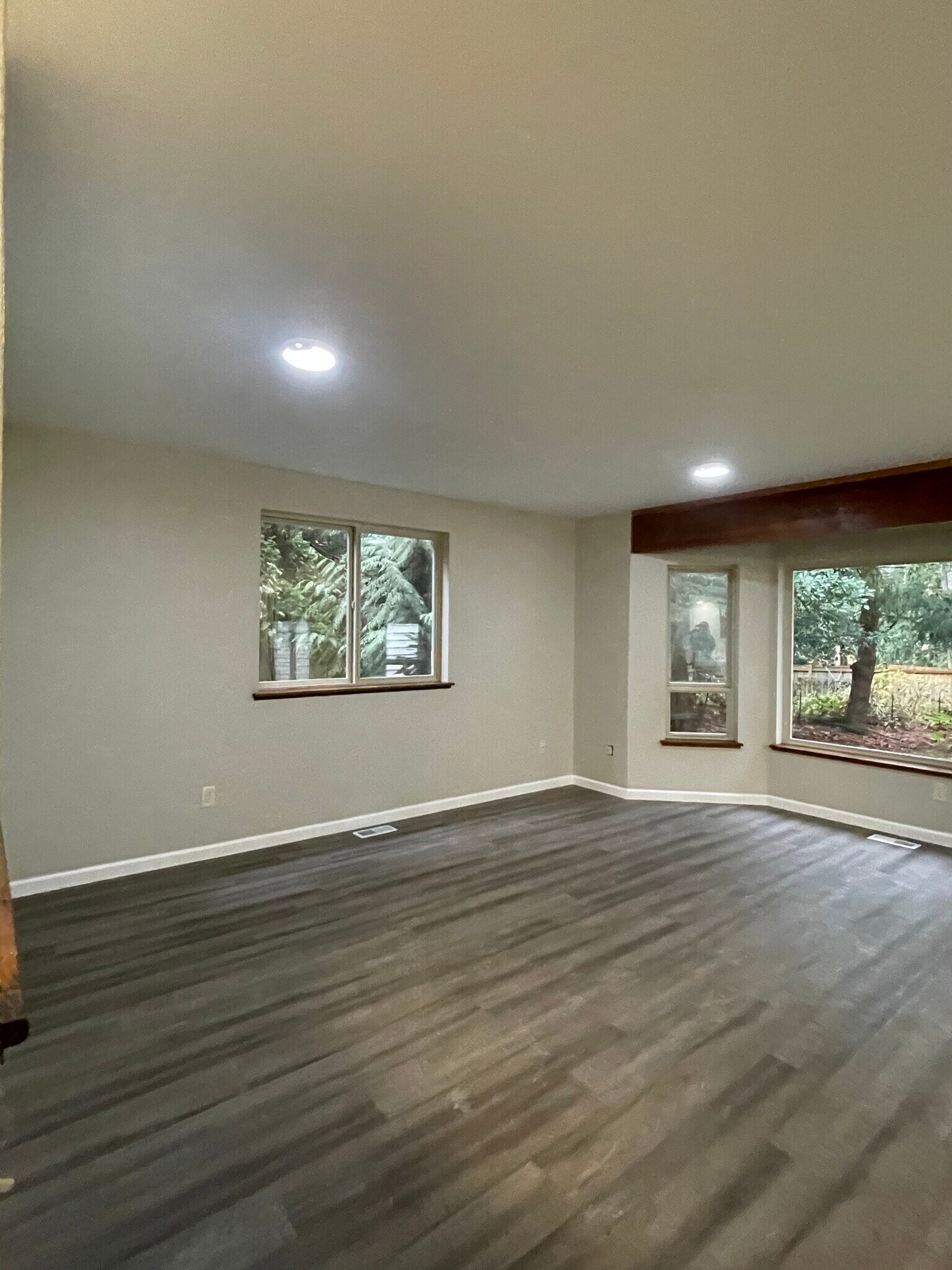 Building Photo - 14210 Beverly Park Rd