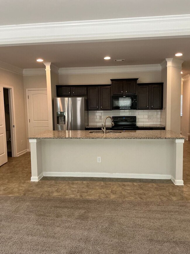 Building Photo - 3-bedroom, 2.5-bathroom single-family home