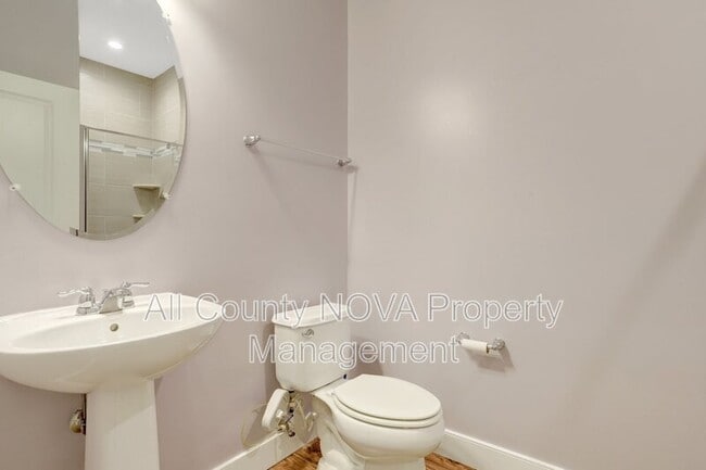 Building Photo - 2093 Laura Mews Pl