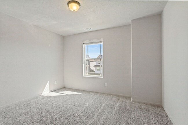 Building Photo - Stunning 3 Bed, 2.5 Bath Home in Spokane V...