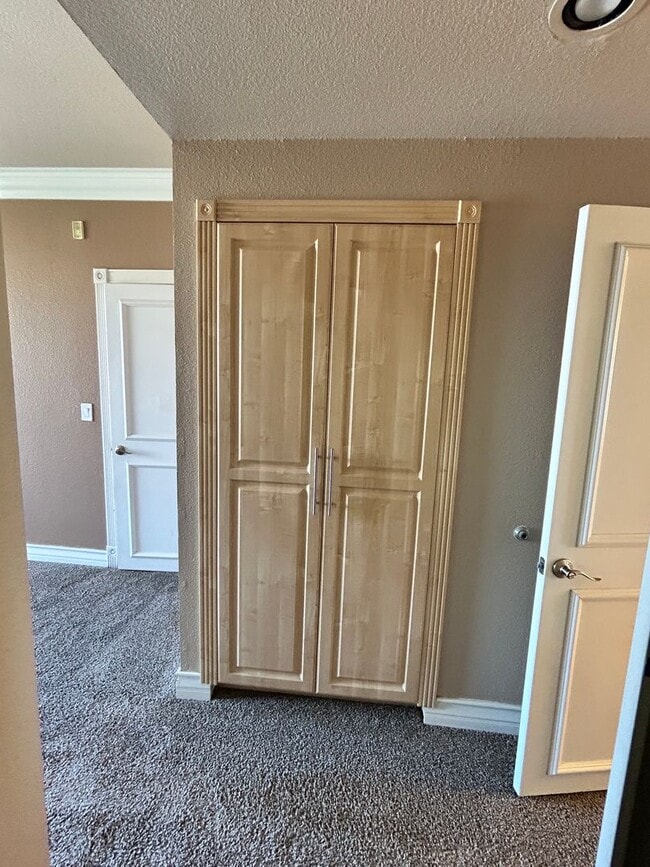 Building Photo - Beautiful, partially furnished 1 bedroom with a view of the Sphere!