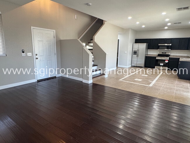 Building Photo - 1909 N 103rd Ln