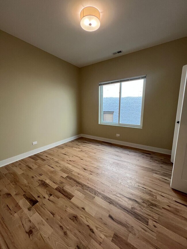 Building Photo - 4231 S Champlain Ave