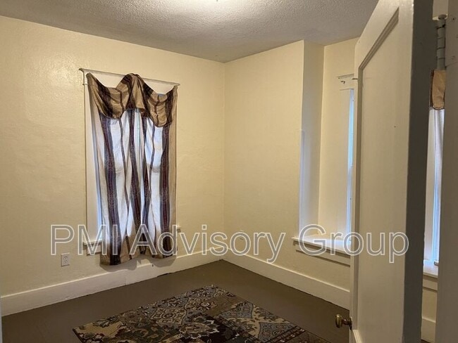 Building Photo - 1334 SW Mulvane St