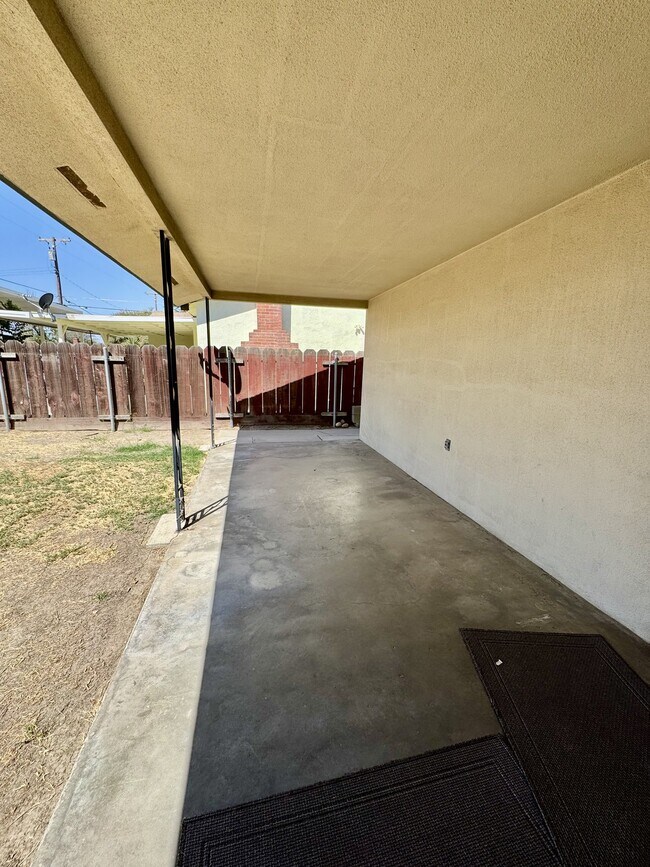 Building Photo - 417 E Magnolia Ave