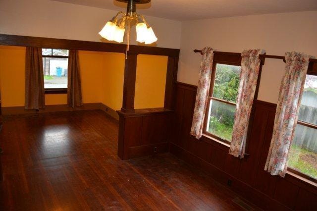 Building Photo - Beautiful, spacious Craftsman, Owner pays Yard Care, Laundry on site