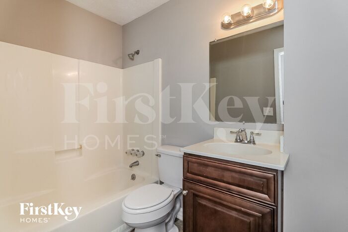Building Photo - 3762 Cambridge Dr SW