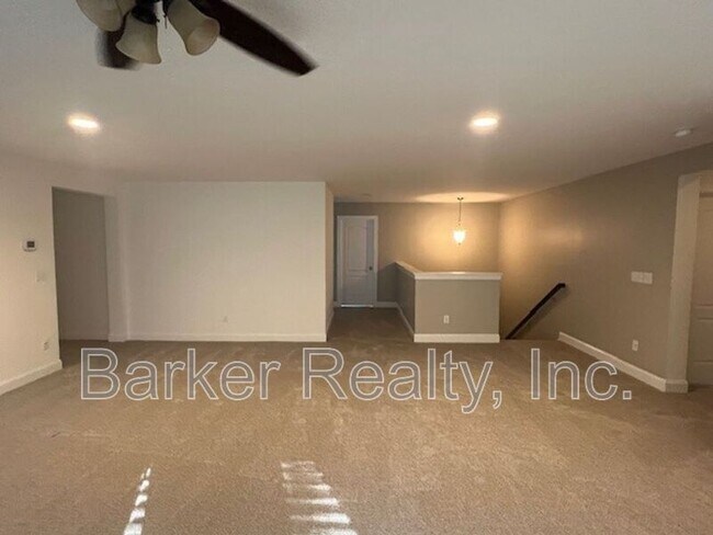 Building Photo - 324 Matilda Pl