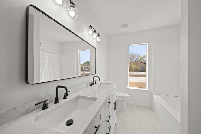 Building Photo - 11650 Village Pl Dr