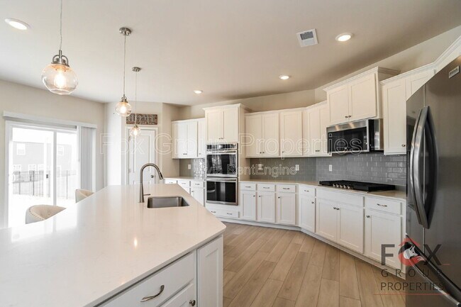 Building Photo - 6295 Fairfax Ct