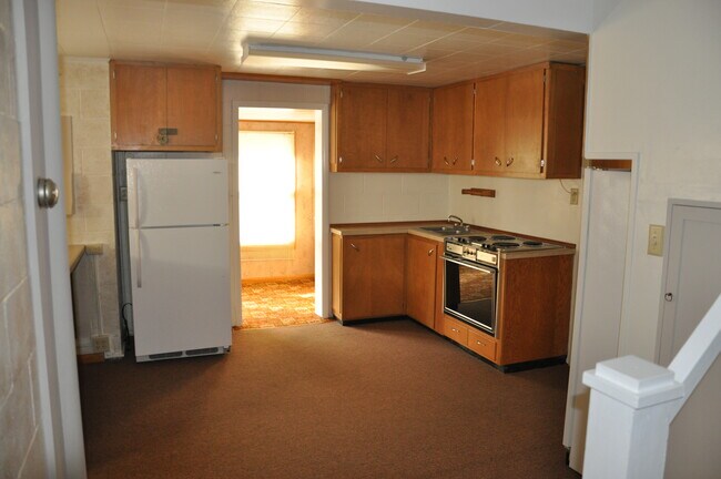 Downstairs kitchen - 1111 Forest St