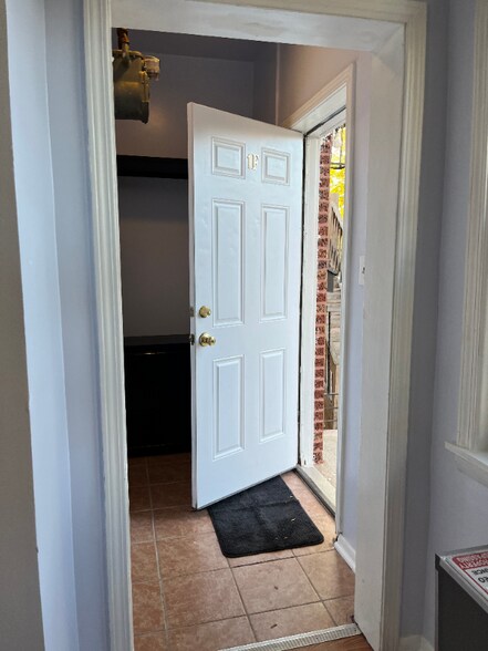 Building Photo - 1639 W 38th Pl