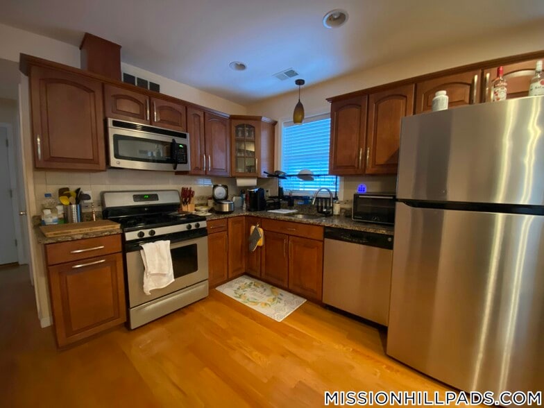 Building Photo - 207 Hillside St