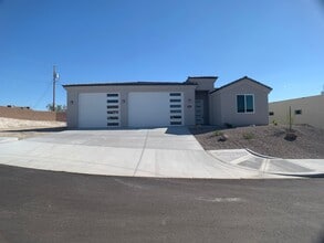 Building Photo - 3 Bedroom - 2 Bath Pool Home