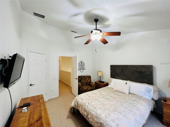 Building Photo - 2413 Silver Palm Dr