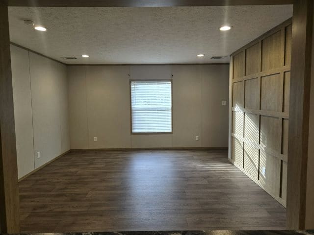 Building Photo - 1400 Banana Rd