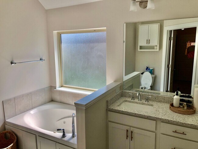 Building Photo - 824 Abita Chase