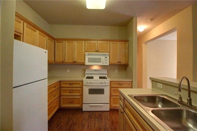 Building Photo - 2920 Thrushwood Dr