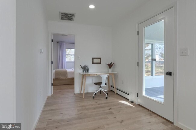 Building Photo - 137 Apple Ln