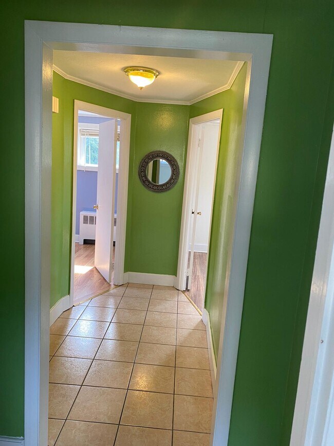 Building Photo - 320 Main St