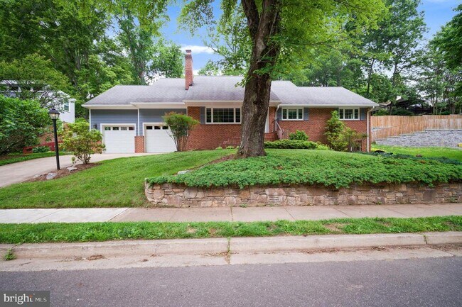 Building Photo - 3111 N Thomas St
