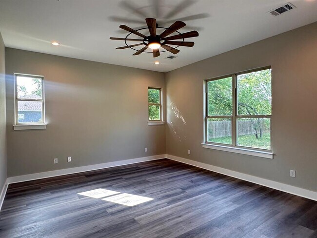 Building Photo - 368 Nene Ln