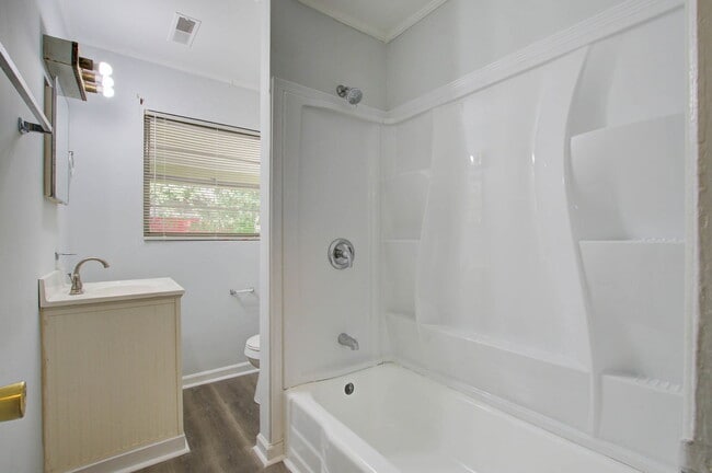 Building Photo - 1511 Mulberry St