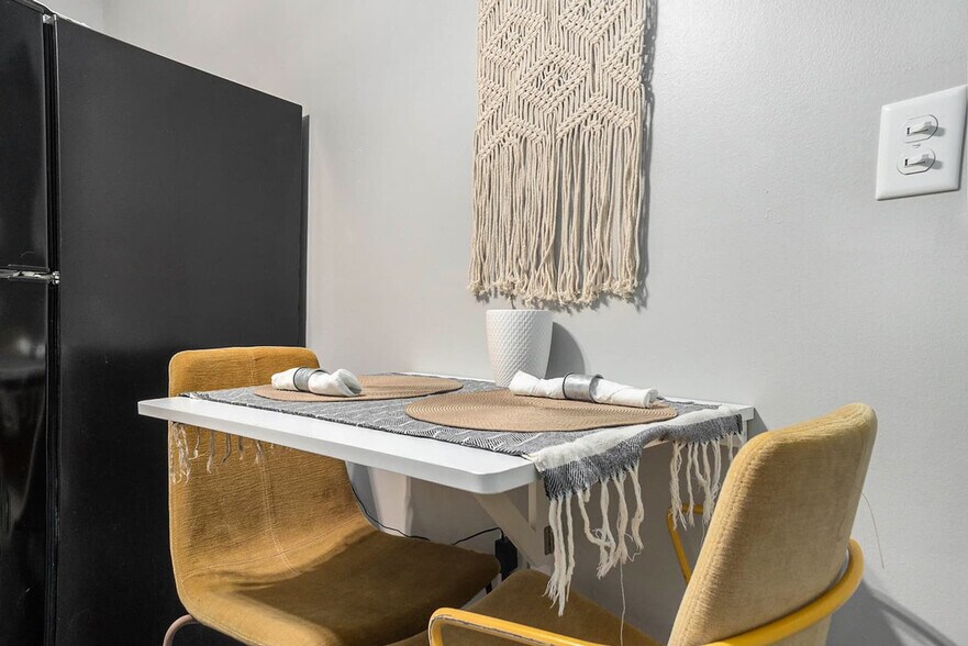 Building Photo - 415 6th St NW