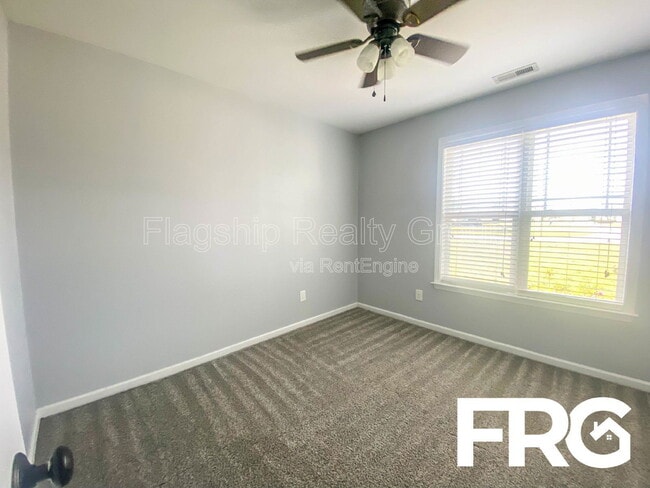 Building Photo - 200 Willow Pond Dr