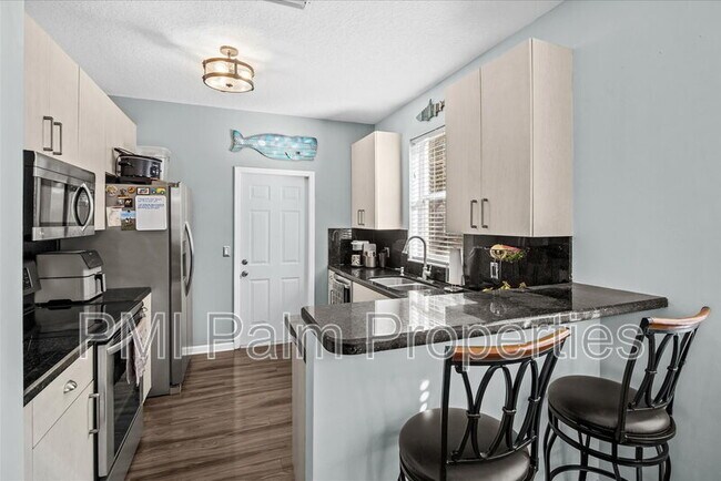 Building Photo - 272 Live Oak Ln