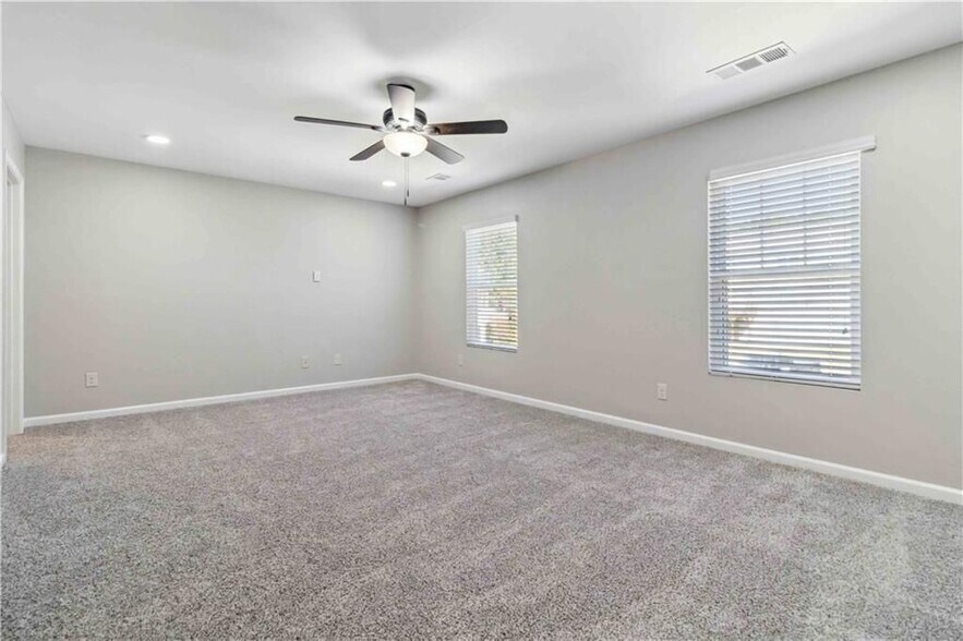 Building Photo - 100 Heritage Club Cir