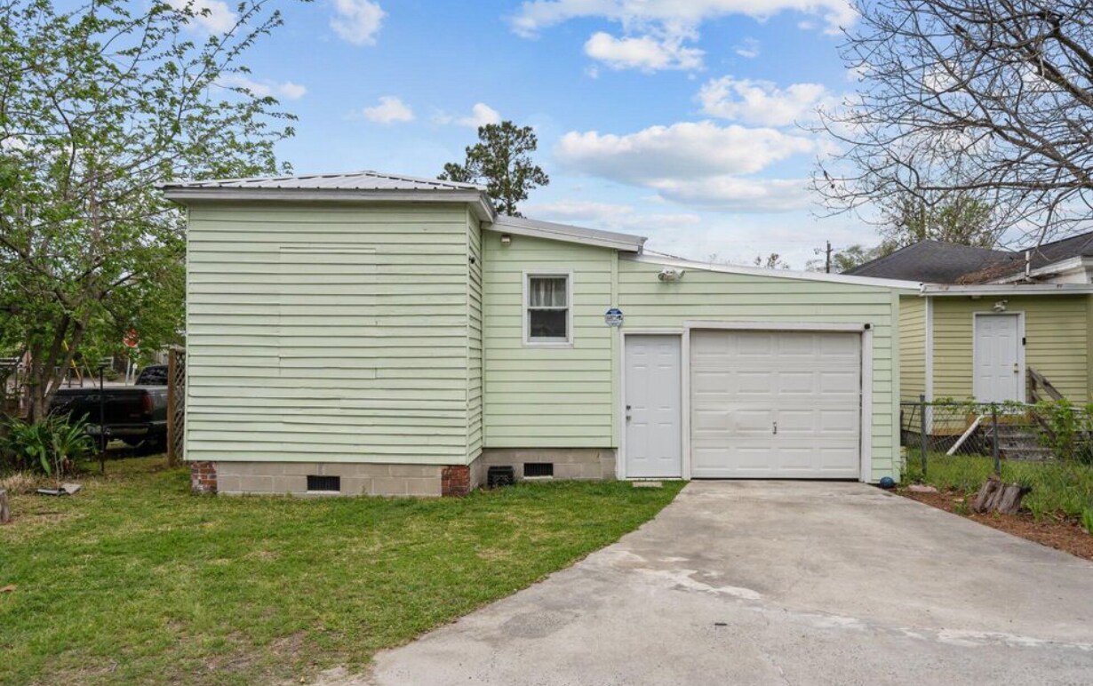 Building Photo - 1204 Castle St