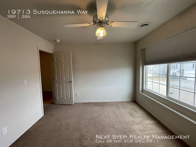 Building Photo - 3 Bed 2.5 Bath Home