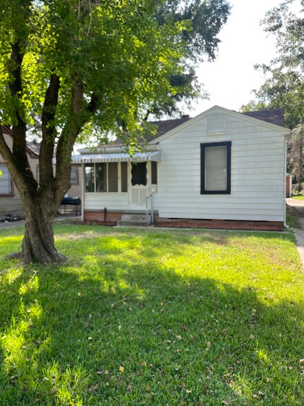 Primary Photo - 2735 Fulton St