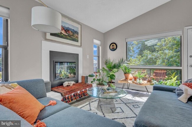 Building Photo - 4013 Carousel Way