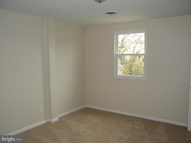 Building Photo - 5022 Druid Dr