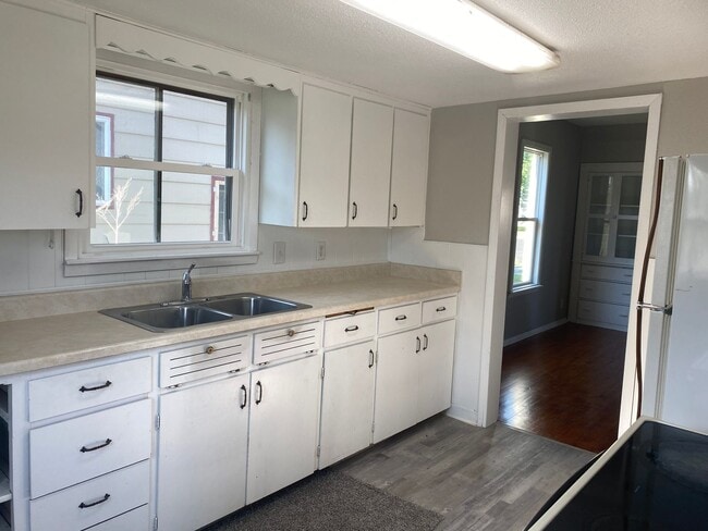 Building Photo - Stylishly Renovated Charming Home on 215 7...
