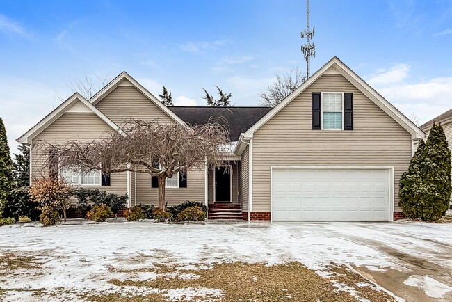 Building Photo - 3155 Hardwood Dr