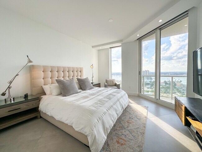 Building Photo - 2700 N Ocean Dr