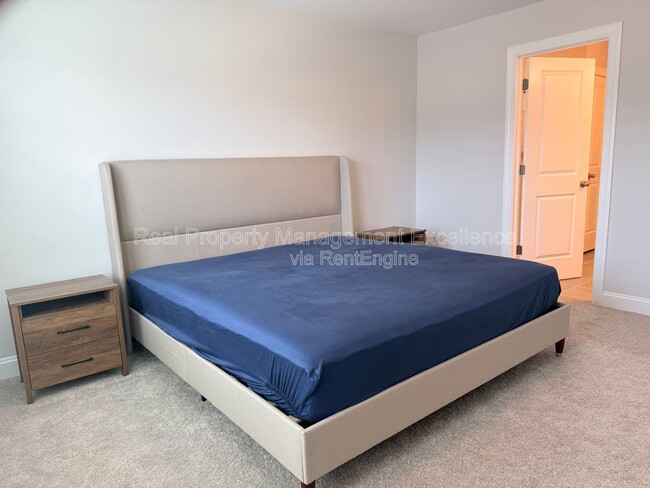 Building Photo - 540 Barrington Row Ave